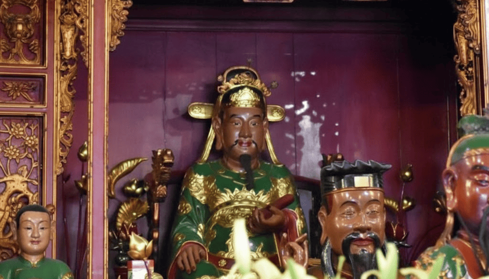 Van Xuong De Quan is a god in Vietnamese and Chinese folk beliefs, considered the god who governs literature, examinations, and knowledge